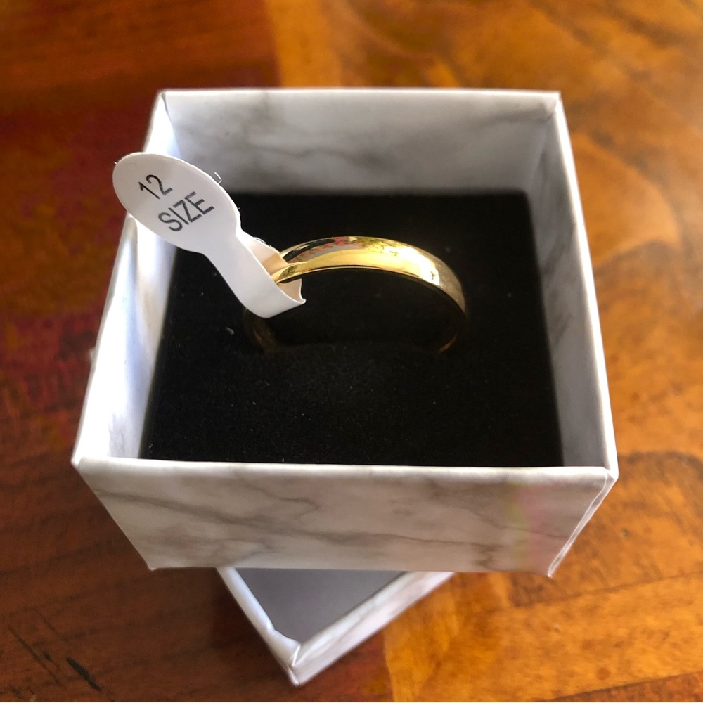 Men’s 18kt solid yellow gold 4mm classic dome wedding band NWT 12